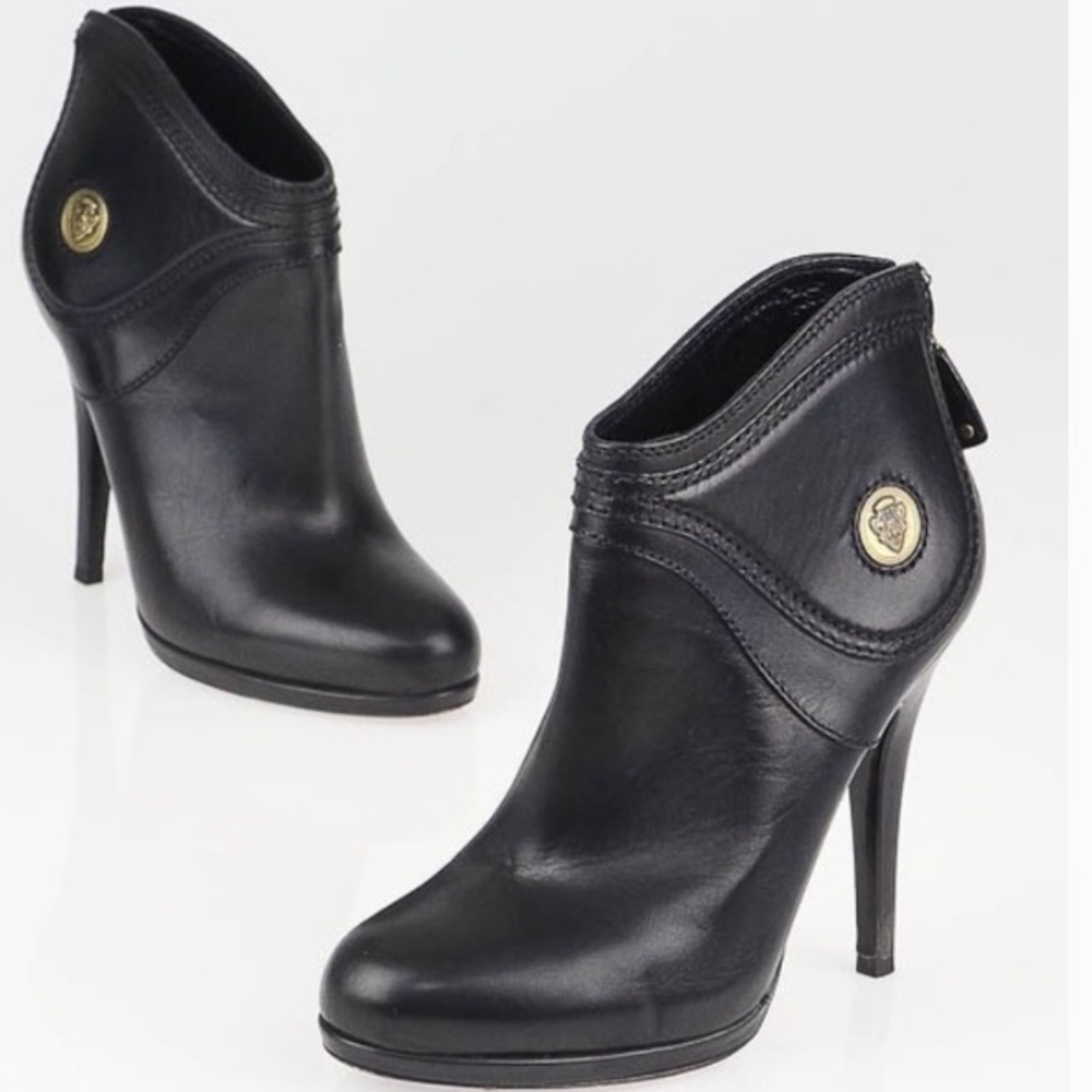 Gucci ‘Diana’ black leather ankle booties